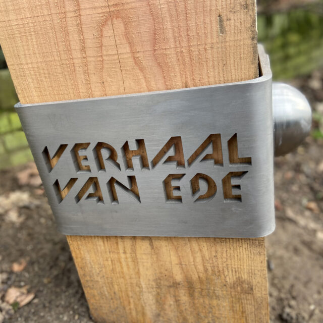 Umbo-band van rvs voor archeologische route Verhaal van Ede