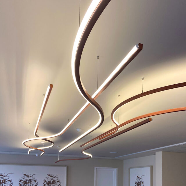 Ontwerp lichtplan met plafondlamp-‘special’, een bijzonder lichtobject voor vergaderruimte in Arnhem